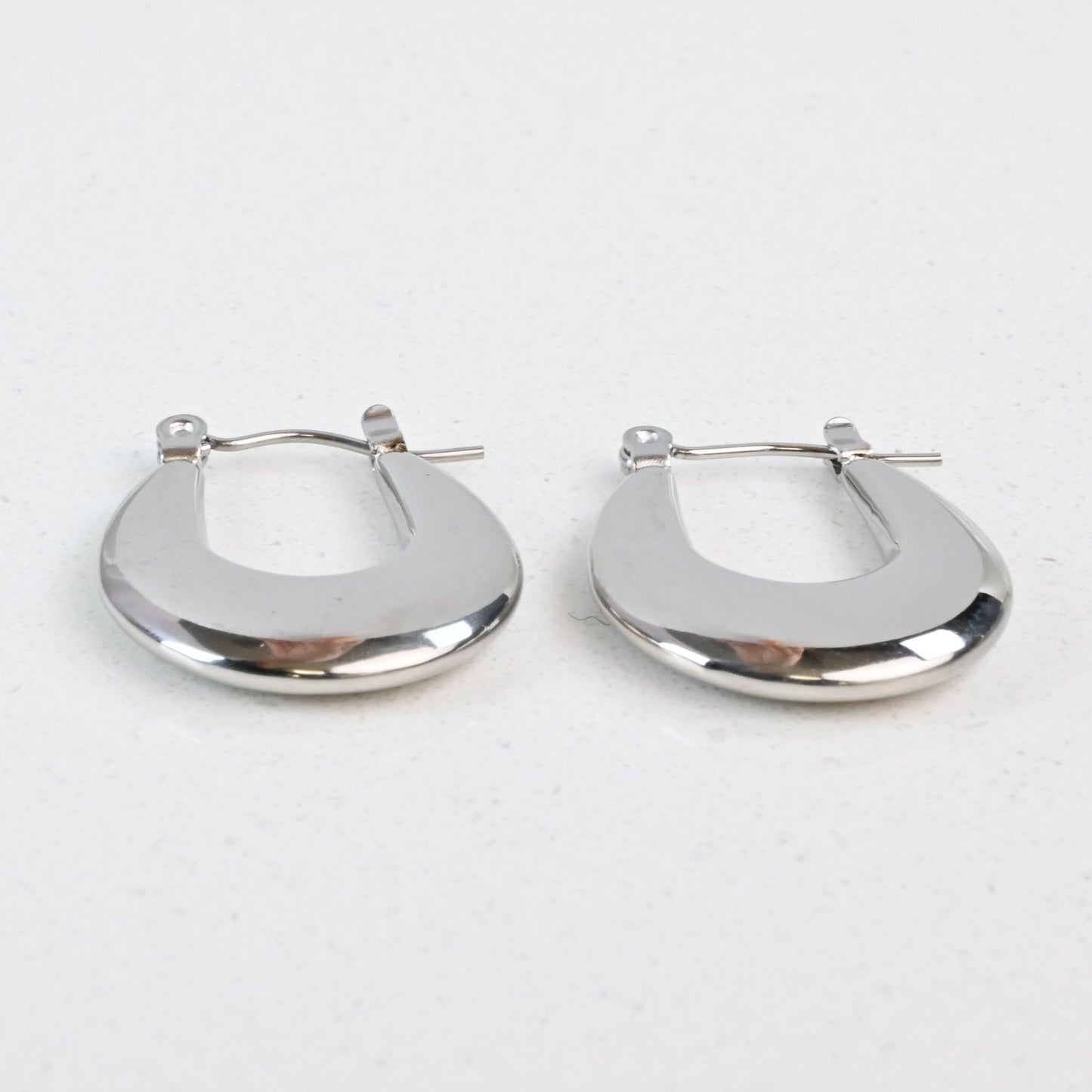 UMA EARRING