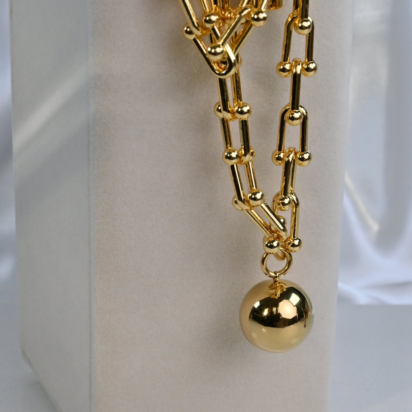 BALL & LOCK NECKALE