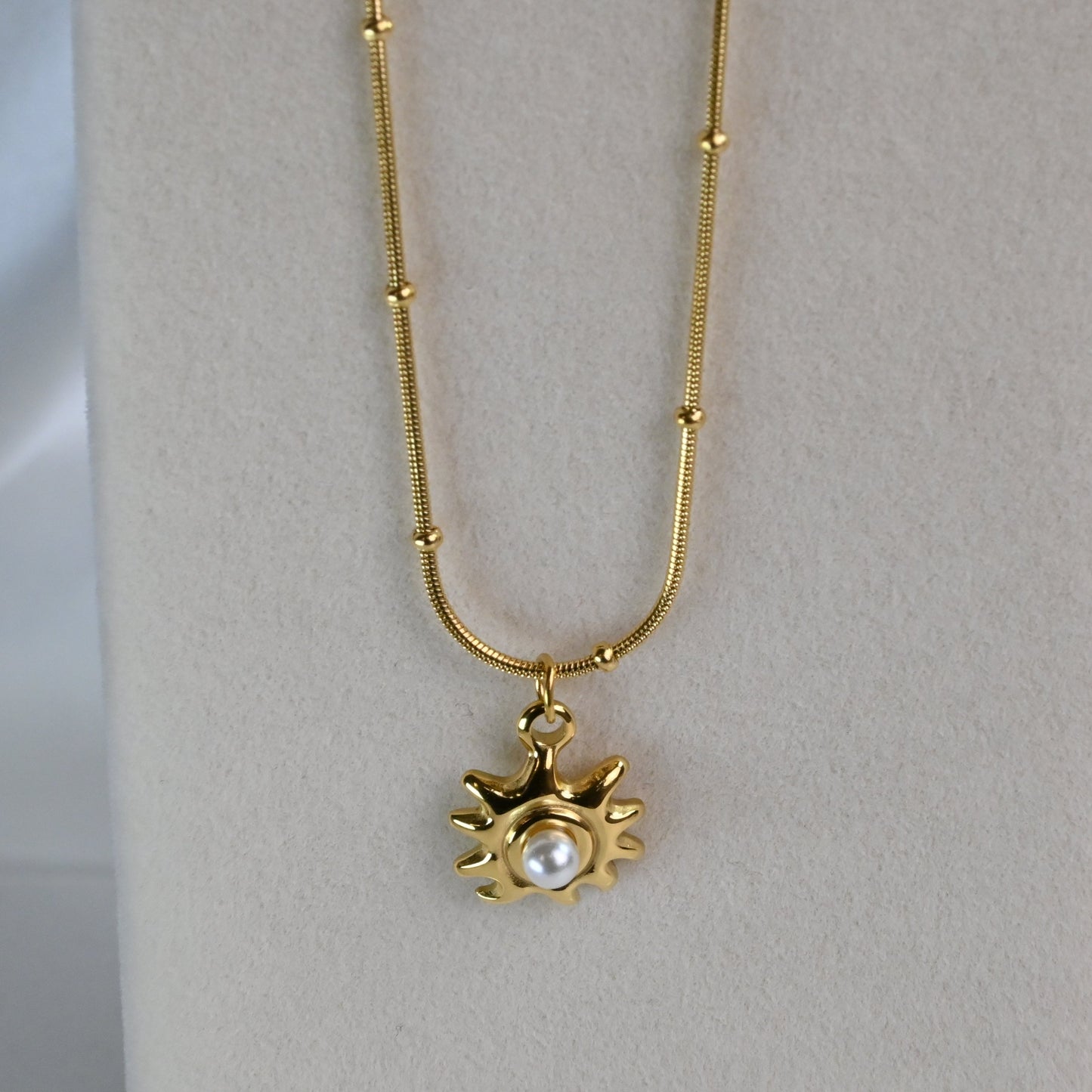 SUN & PEARL NECKLACE