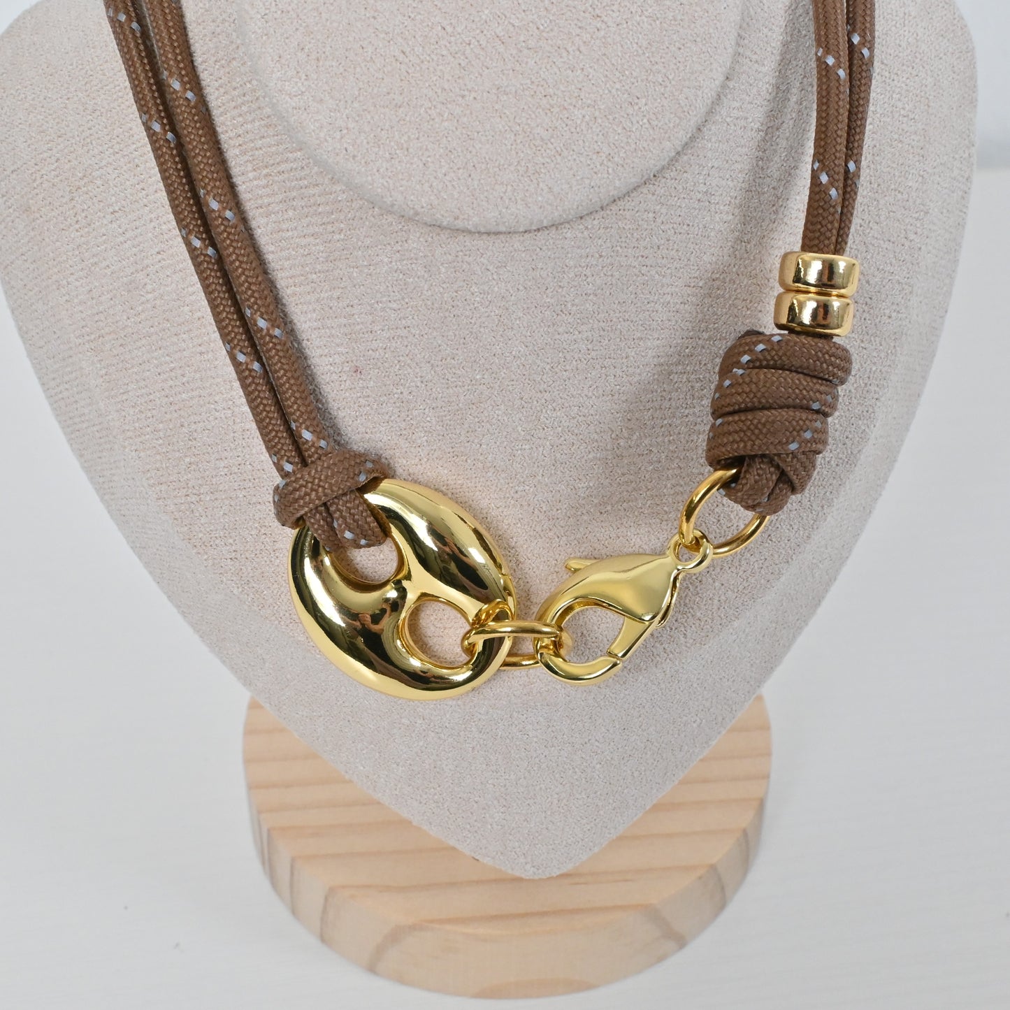 Collar Madeleine - Collar cordón con cierre