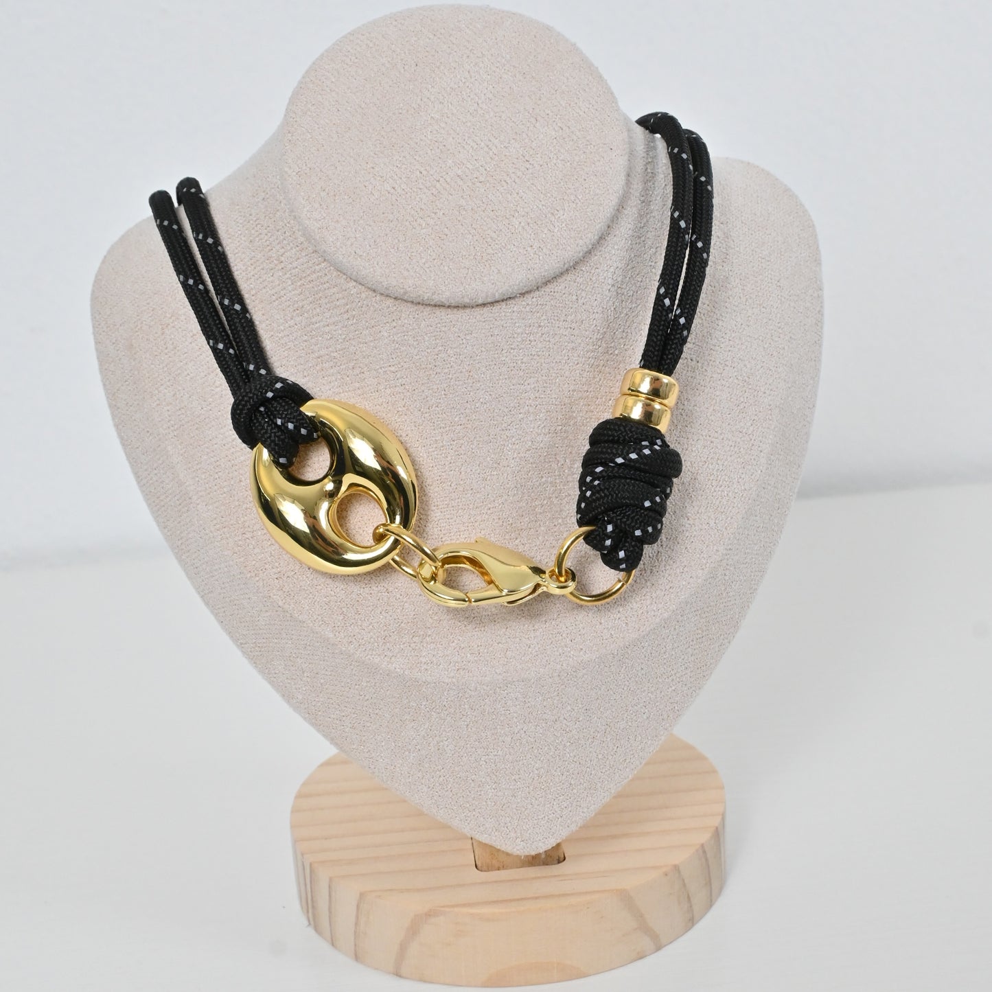Collar Madeleine - Collar cordón con cierre