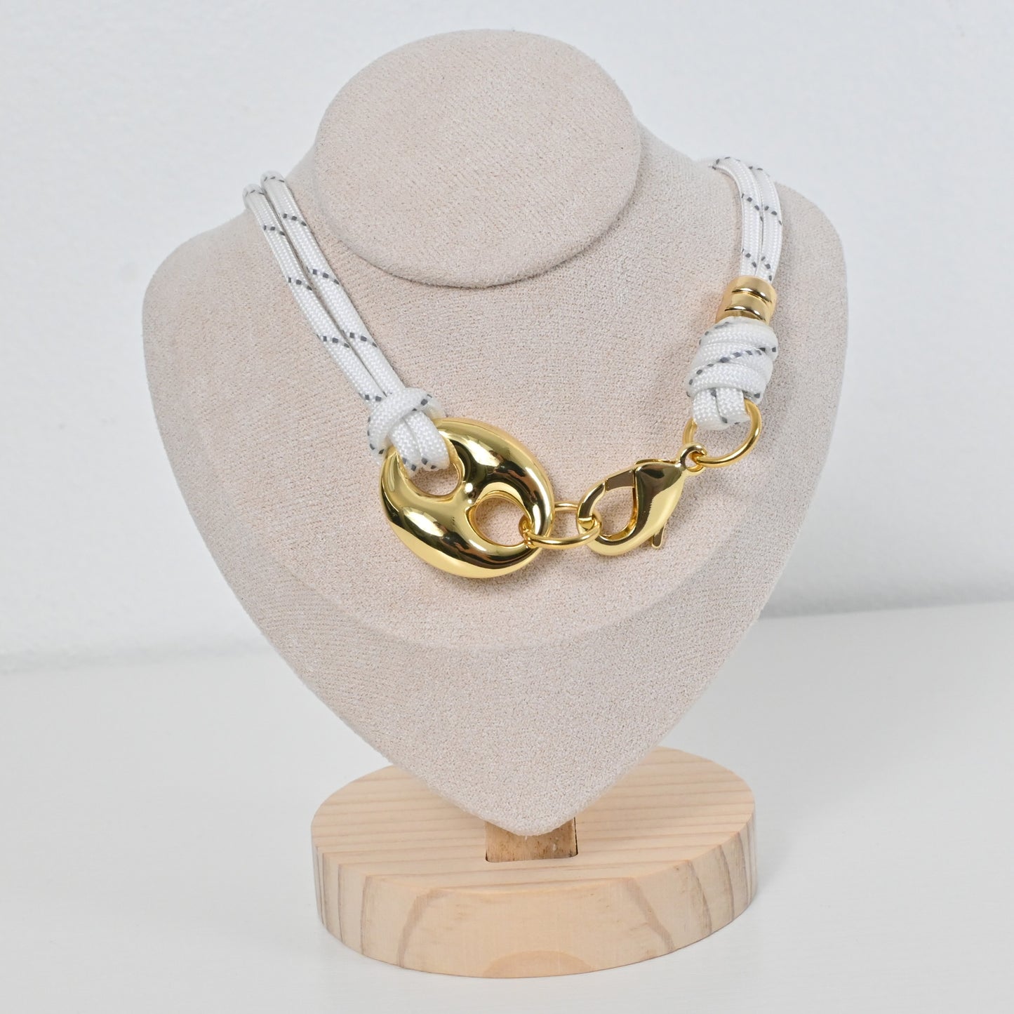Collar Madeleine - Collar cordón con cierre