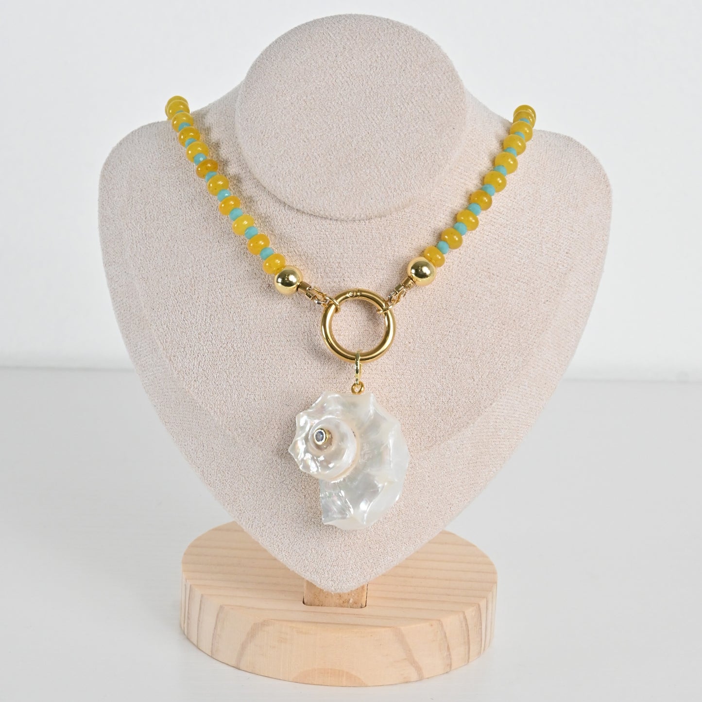 Collar Jade Dorado Isla