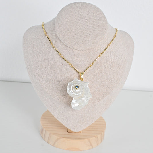 Collar Caracol Dorado Isla