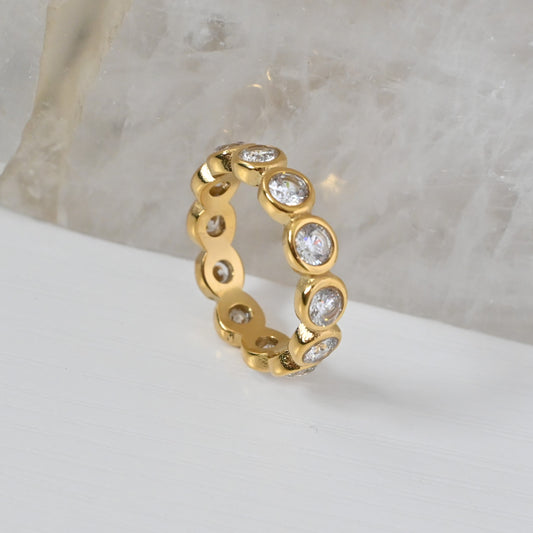 Sortija Lucía | Anillo Band con Zirconias en Stainless Steel 18K Gold Plated