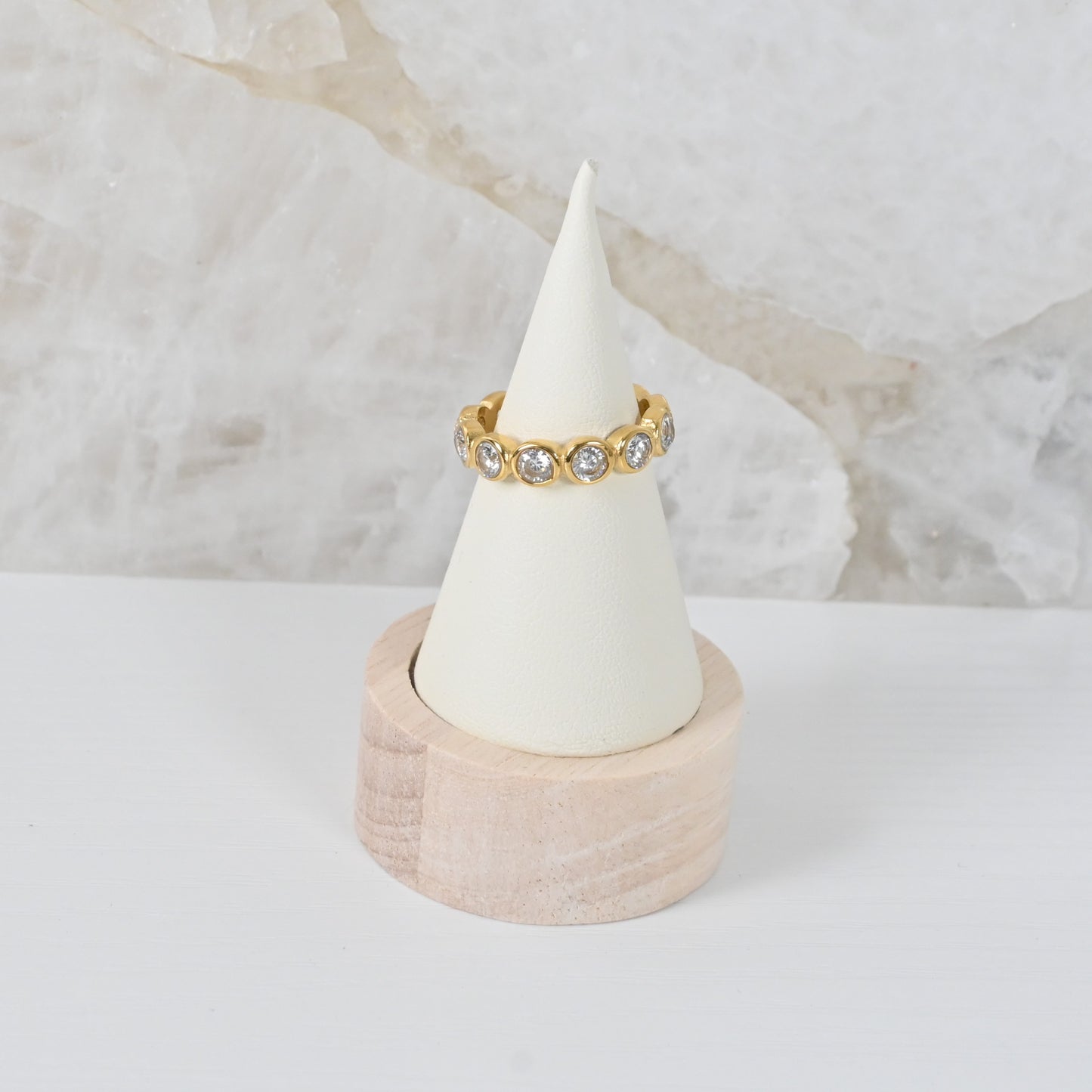 Sortija Lucía | Anillo Band con Zirconias en Stainless Steel 18K Gold Plated