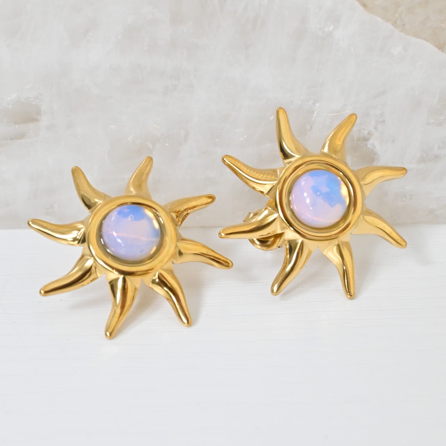 Pantallas Solaris | Aretes en Forma de Sol en Stainless Steel 18K Gold Plated