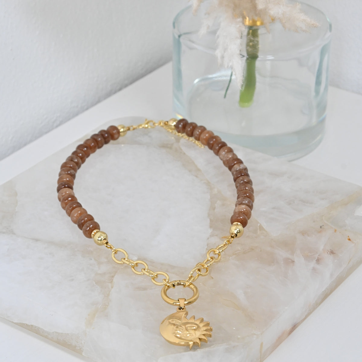 Collar Selene | Collar de Jade Marrón con Sol y Luna