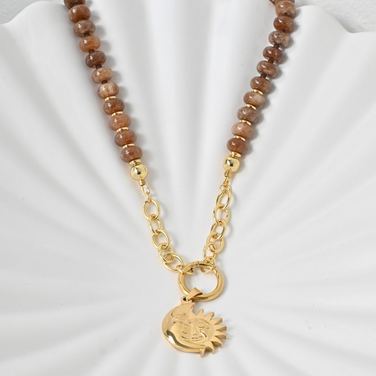 Collar Selene | Collar de Jade Marrón con Sol y Luna