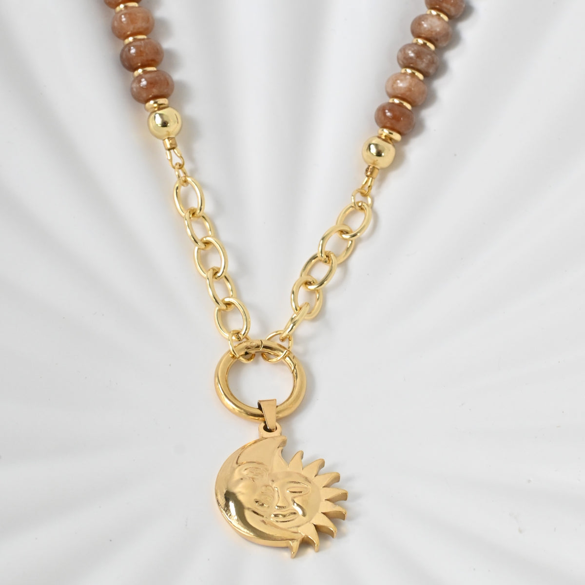 Collar Selene | Collar de Jade Marrón con Sol y Luna